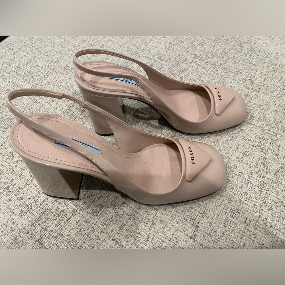 Prada 90mm vernice logo sling pump